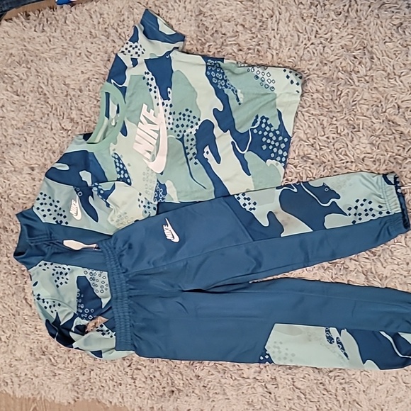 NIKE Track Suit Boys Outfit - Picture 2 of 8